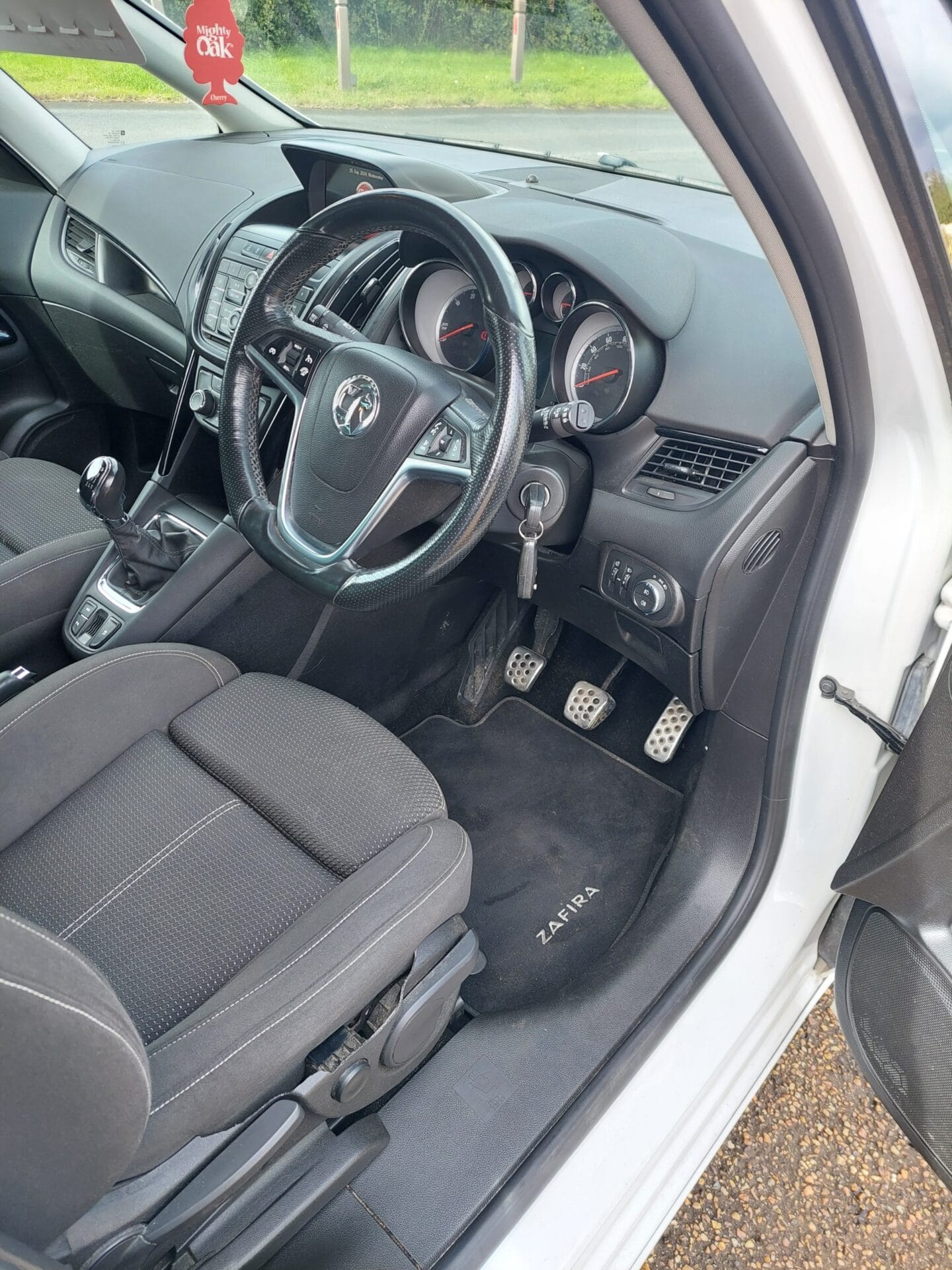 Vauxhall Zafira Tourer SRI CDTI S/S 7 seater 2L - Image 8